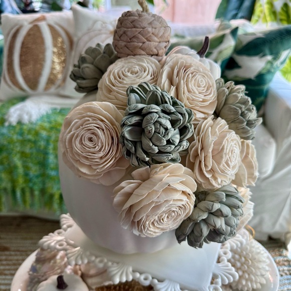 NEW! Pumpkin & Flowers Designer White Pumpkin - Picture 2 of 14